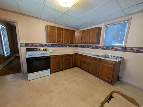 Tiny photo for 918 N 12th Street, Vincennes, IN 47591 (MLS # 202542585)