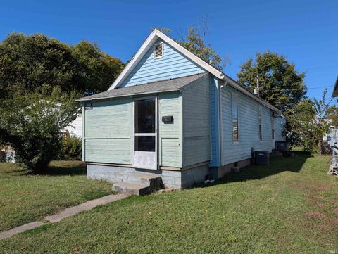 Tiny photo for 918 N 12th Street, Vincennes, IN 47591 (MLS # 202542585)