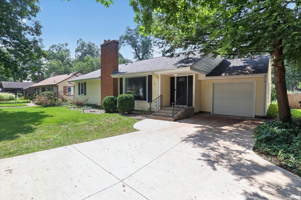 Photo of 227 Devonshire Drive, South Bend, IN 46615 (MLS # 202634802)