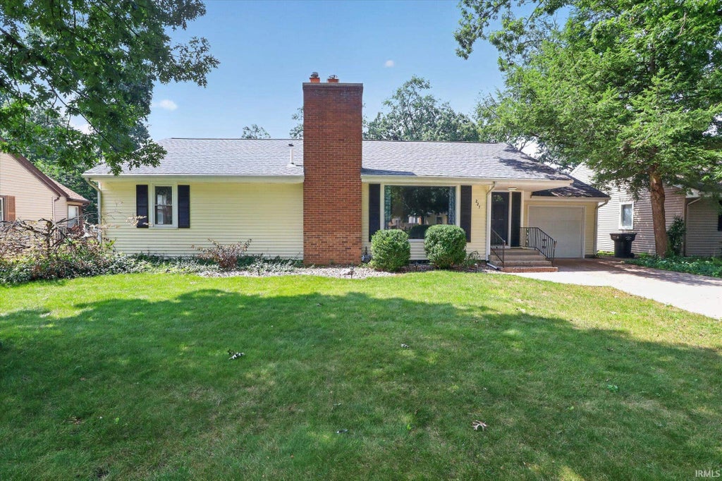 Photo of 227 Devonshire Drive, South Bend, IN 46615 (MLS # 202634802)
