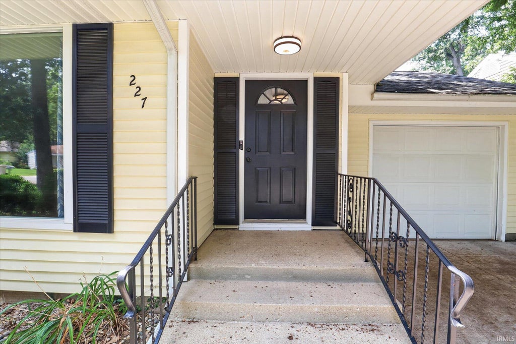 Photo of 227 Devonshire Drive, South Bend, IN 46615 (MLS # 202634802)