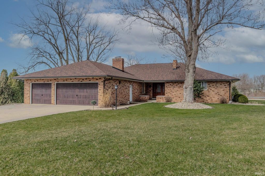 Photo of 1116 Erin Court, Middlebury, IN 46540 (MLS # 202547953)