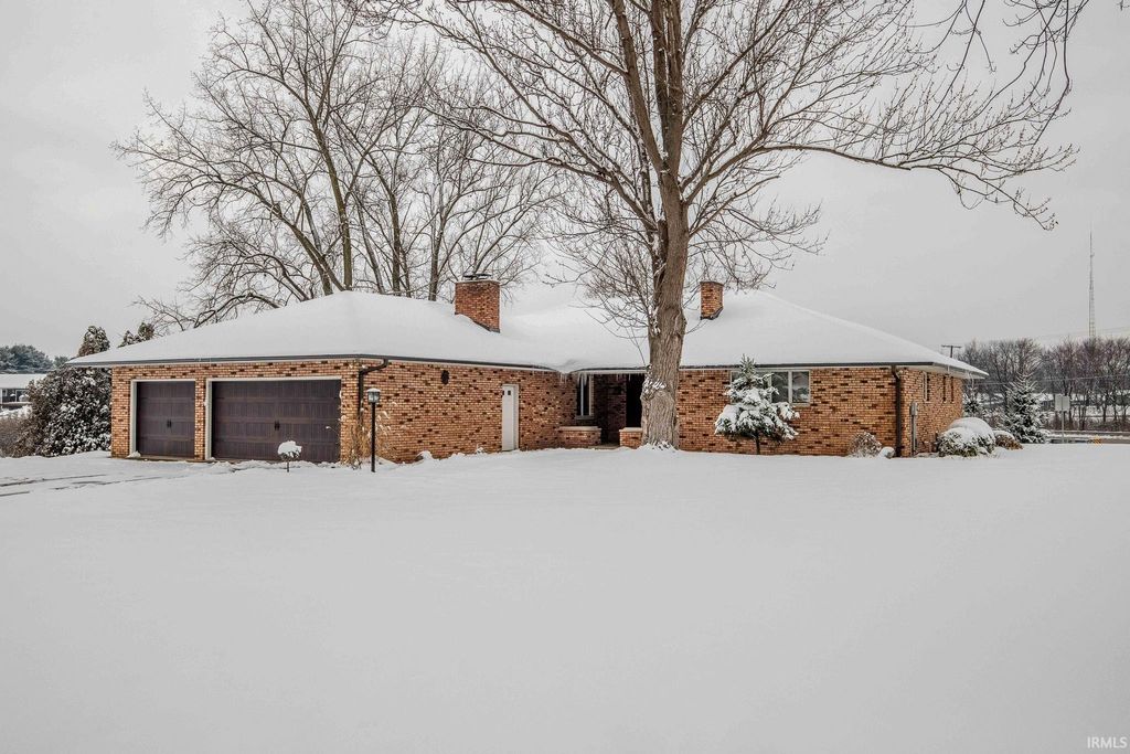 Photo of 1116 Erin Court, Middlebury, IN 46540 (MLS # 202547953)