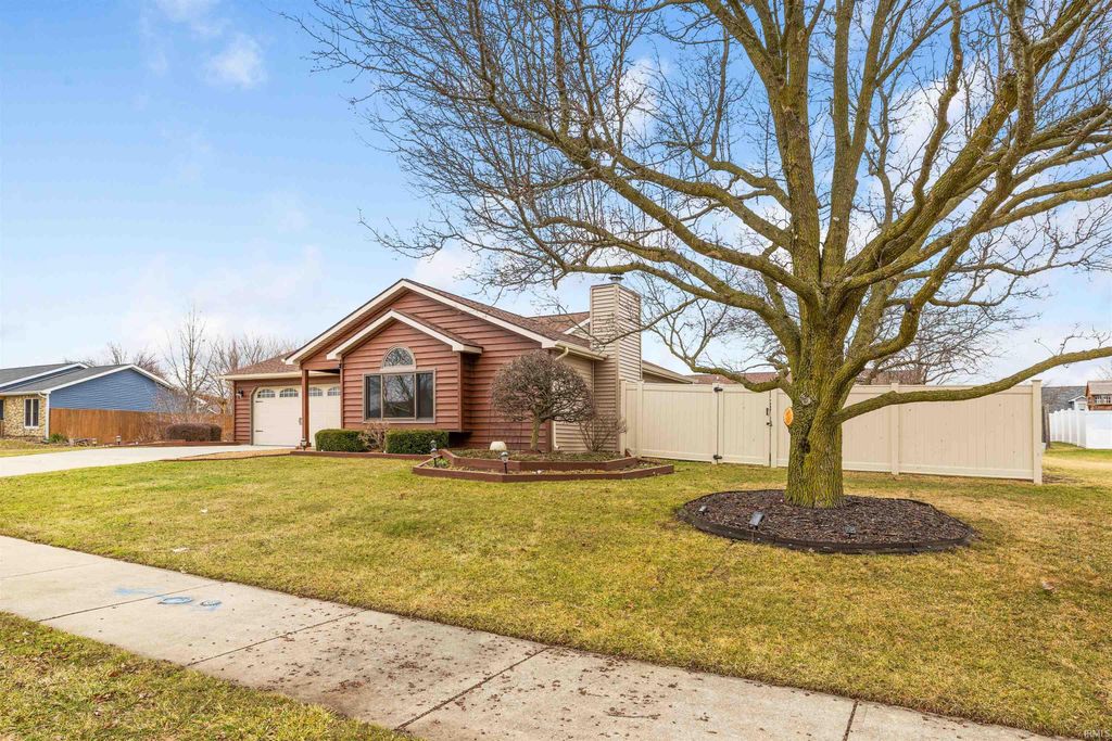 Photo of 210 Knoll Ridge Boulevard, Kendallville, IN 46755 (MLS # 202605595)