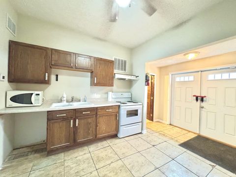 Tiny photo for 1500 S Buckeye St, Kokomo, IN 46902 (MLS # 202506691)