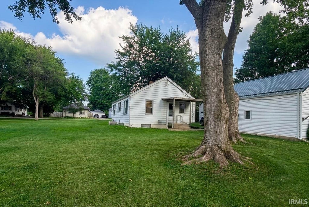 Photo of 1613 Annette Avenue, Fort Wayne, IN 46805 (MLS # 202633448)