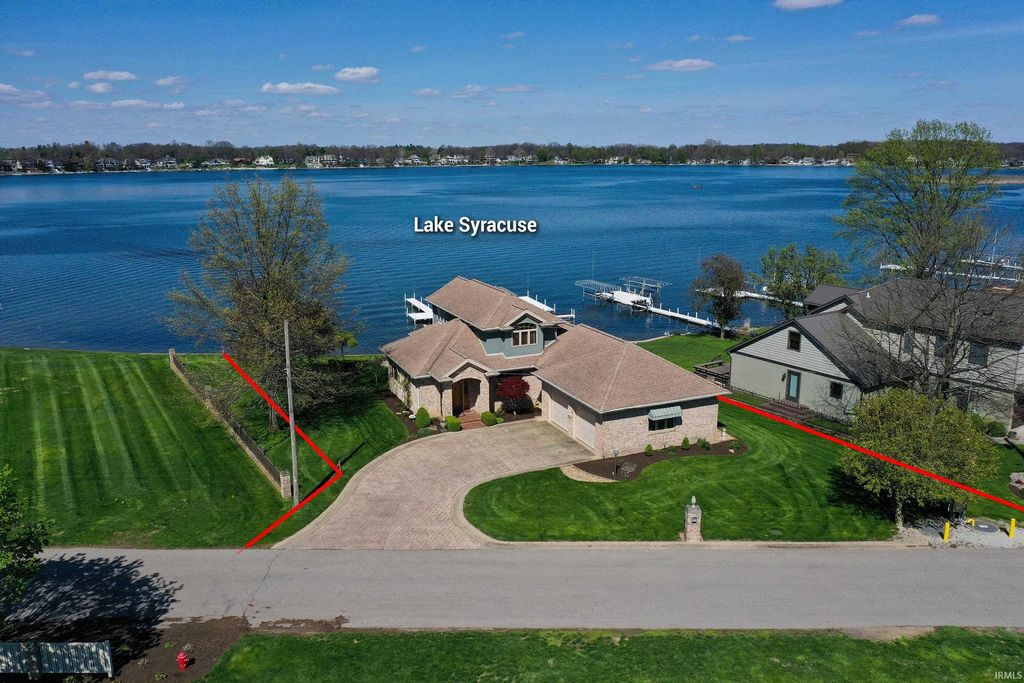 Photo of 616 E Medusa Street, Syracuse, IN 46567 (MLS # 202615579)