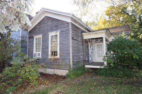 Photo of 802 W Colfax Street, South Bend, IN 46601 (MLS # 202544092) Photo of 802 W Colfax Street, South Bend, IN 46601 (MLS # 202544092)