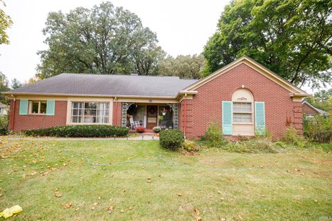 Photo of 217 W Roselawn Drive, Logansport, IN 46947 (MLS # 202542552)