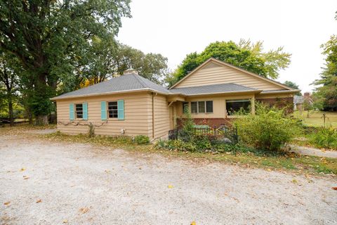 Tiny photo for 217 W Roselawn Drive, Logansport, IN 46947 (MLS # 202542552)