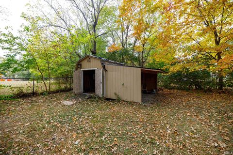 Tiny photo for 217 W Roselawn Drive, Logansport, IN 46947 (MLS # 202542552)
