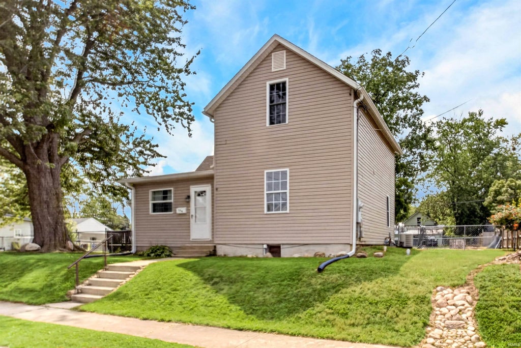 Photo of 574 Washington Street, Wabash, IN 46992 (MLS # 202630426)