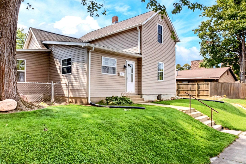 Photo of 574 Washington Street, Wabash, IN 46992 (MLS # 202630426)