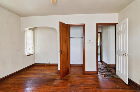 Tiny photo for 1053 N Elmer Street, South Bend, IN 46628 (MLS # 202542568)