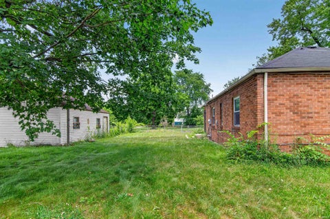 Tiny photo for 1053 N Elmer Street, South Bend, IN 46628 (MLS # 202542568)