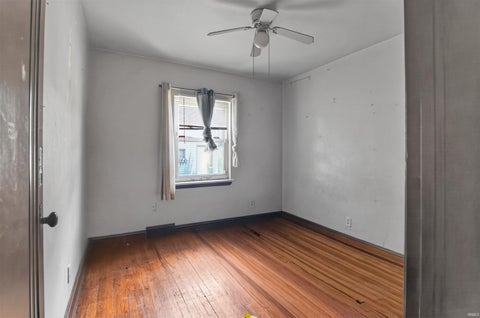 Tiny photo for 1053 N Elmer Street, South Bend, IN 46628 (MLS # 202542568)
