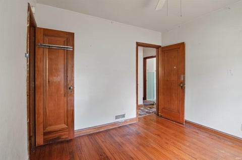 Tiny photo for 1053 N Elmer Street, South Bend, IN 46628 (MLS # 202542568)