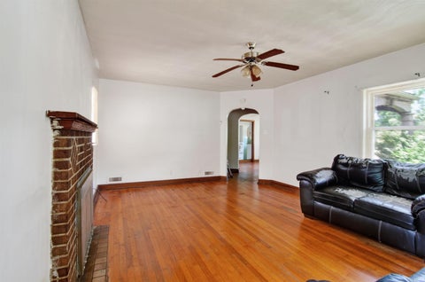 Tiny photo for 1053 N Elmer Street, South Bend, IN 46628 (MLS # 202542568)