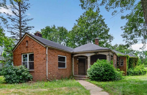 Photo of 1053 N Elmer Street, South Bend, IN 46628 (MLS # 202542568)