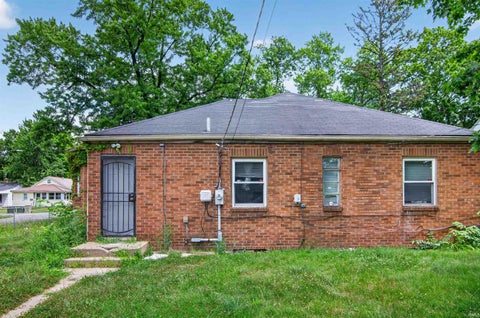 Tiny photo for 1053 N Elmer Street, South Bend, IN 46628 (MLS # 202542568)