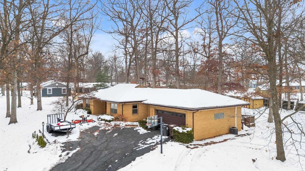 Photo of 8324 Waterswolde Lane, Fort Wayne, IN 46825 (MLS # 202548363)