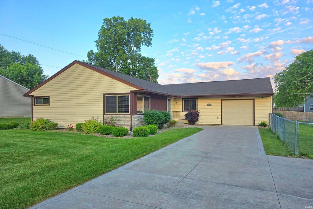 Photo of 4814 Ashwood Drive, Fort Wayne, IN 46809 (MLS # 202637685)