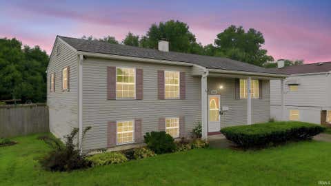 Photo of 2405 Pueblo Drive, Lafayette, IN 47909 (MLS # 202634612)