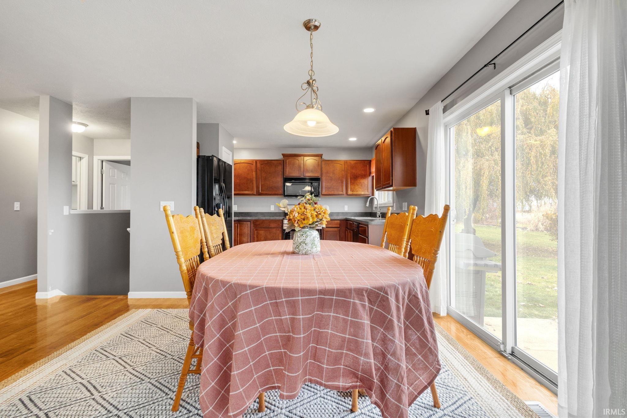 South Bend, Indiana 46628, United States, 3 Bedrooms Bedrooms, ,2 BathroomsBathrooms,Residential,Pending,247083