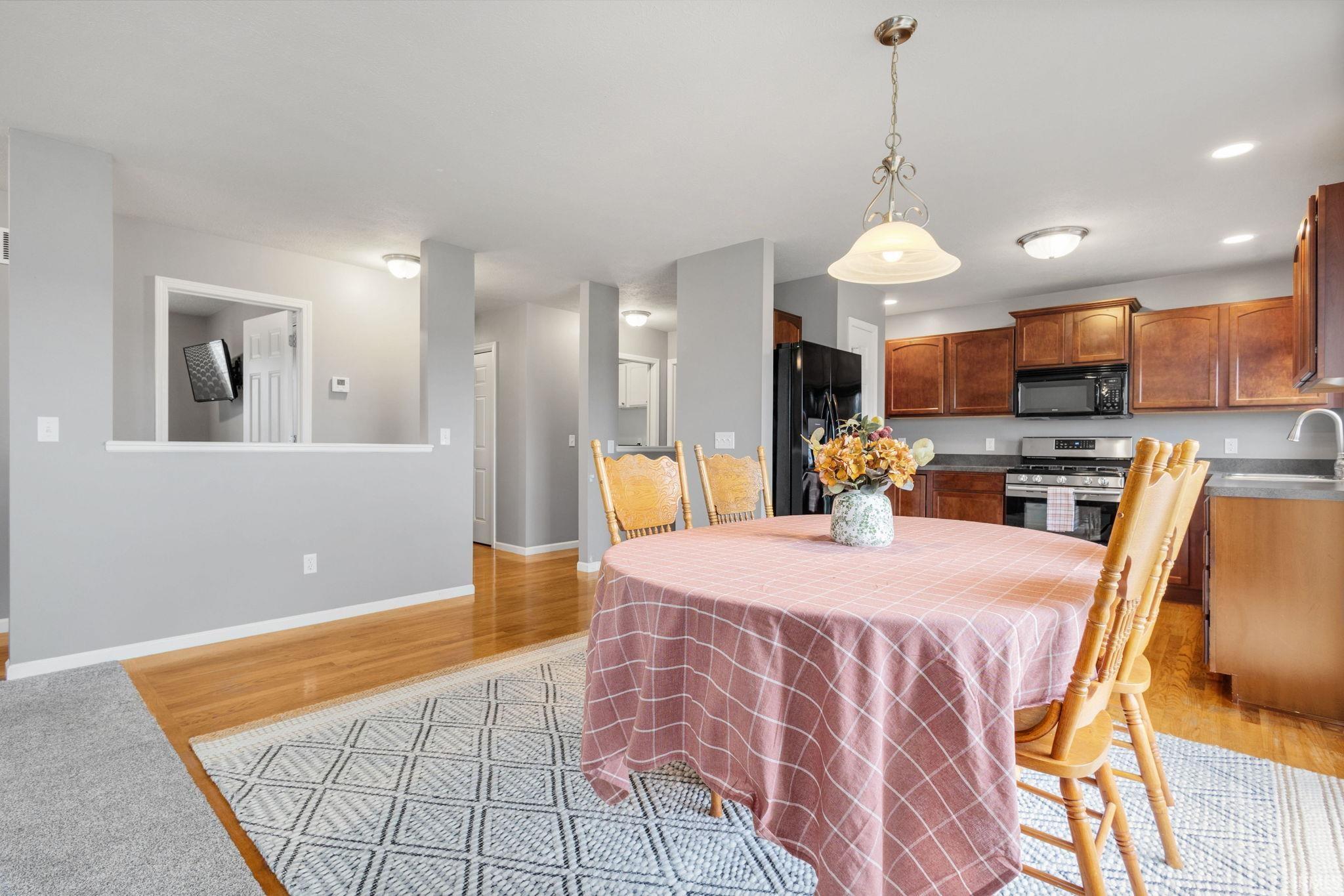 South Bend, Indiana 46628, United States, 3 Bedrooms Bedrooms, ,2 BathroomsBathrooms,Residential,Pending,247083