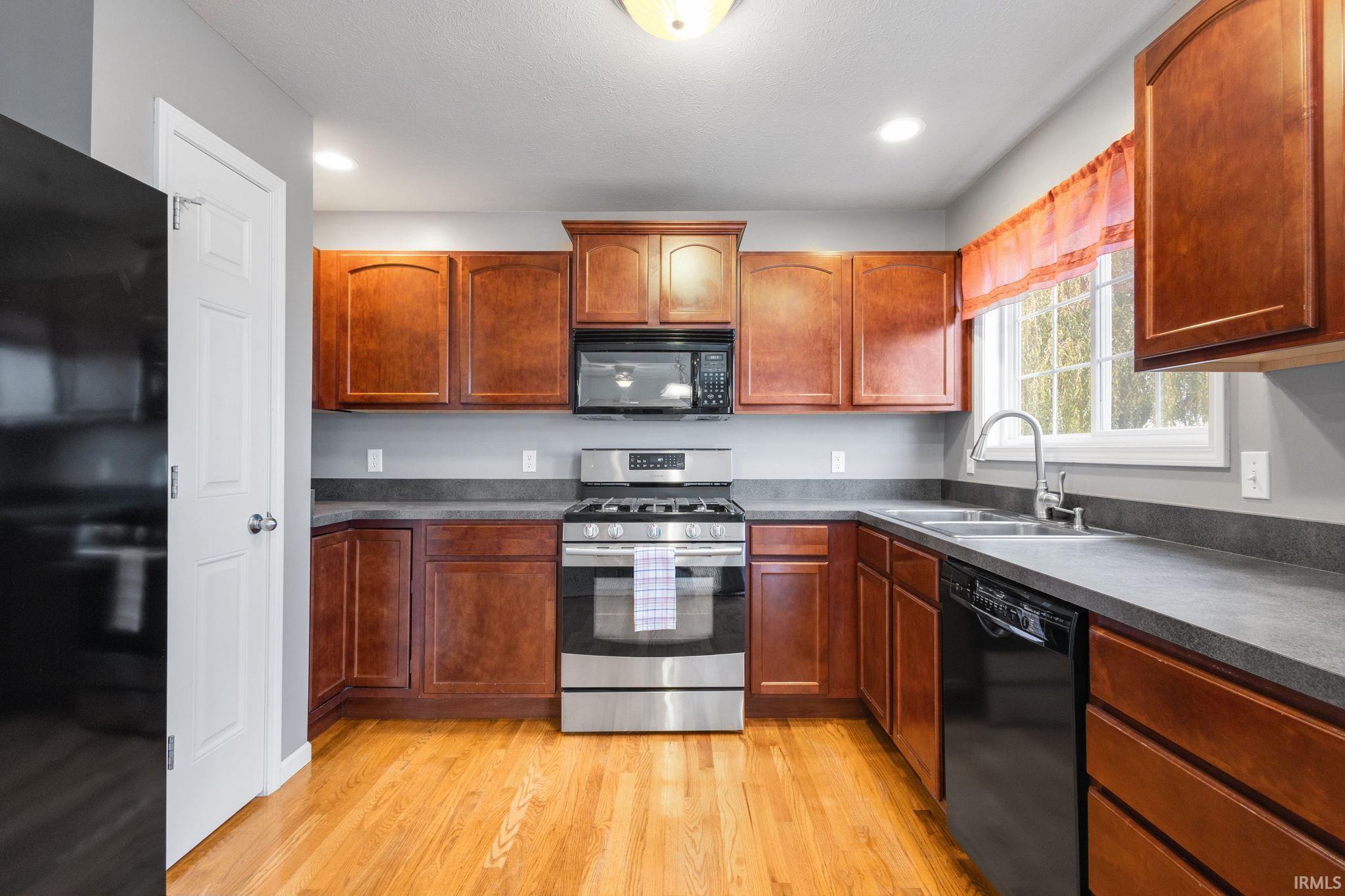 South Bend, Indiana 46628, United States, 3 Bedrooms Bedrooms, ,2 BathroomsBathrooms,Residential,Pending,247083