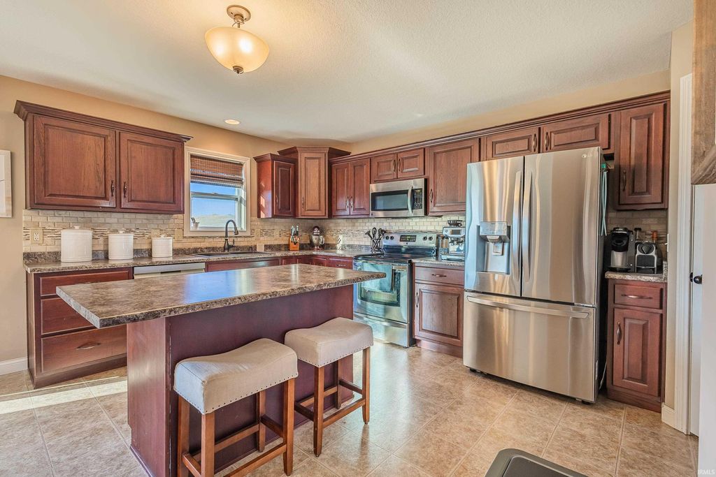 Photo of 1365 Gateway Trail, Fort Wayne, IN 46845 (MLS # 202542946)