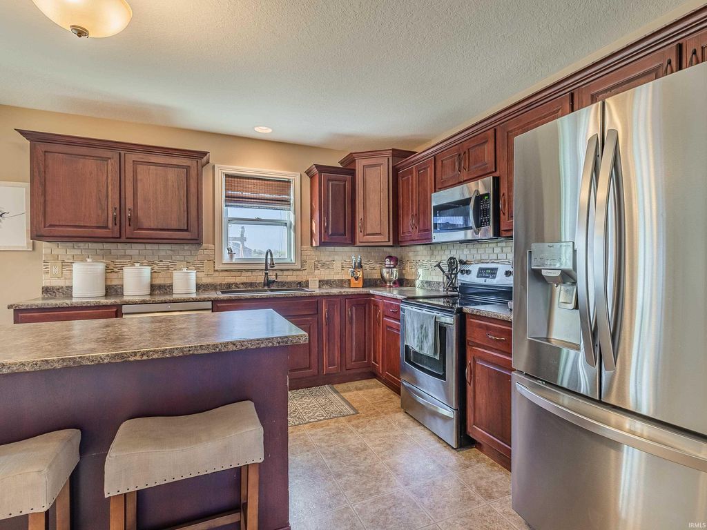 Photo of 1365 Gateway Trail, Fort Wayne, IN 46845 (MLS # 202542946)