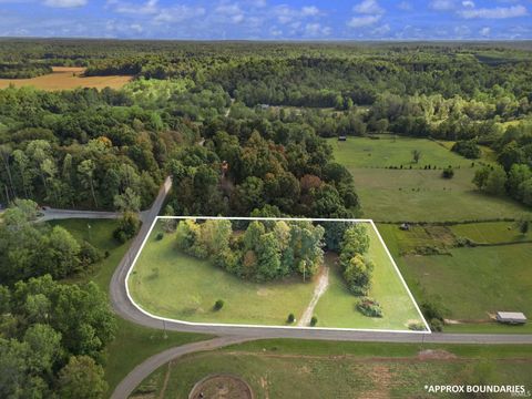 Photo of 6066 S Roselawn Dr. Dr, Hardinsburg, IN 47125 (MLS # 202539357)