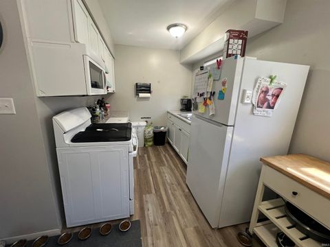 Tiny photo for 2118 S Warren Street, South Bend, IN 46613 (MLS # 202612518)