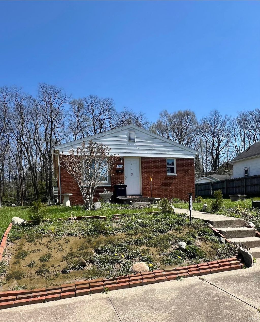 Photo of 2118 S Warren Street, South Bend, IN 46613 (MLS # 202612518)