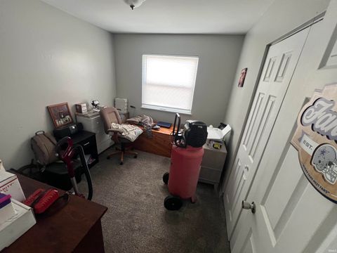 Tiny photo for 2118 S Warren Street, South Bend, IN 46613 (MLS # 202612518)