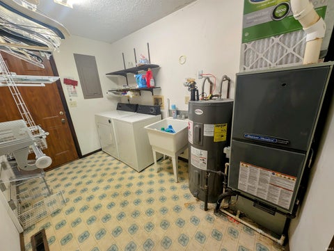 Tiny photo for 1401 Ruhl Garden Court, Kokomo, IN 46902 (MLS # 202620393)