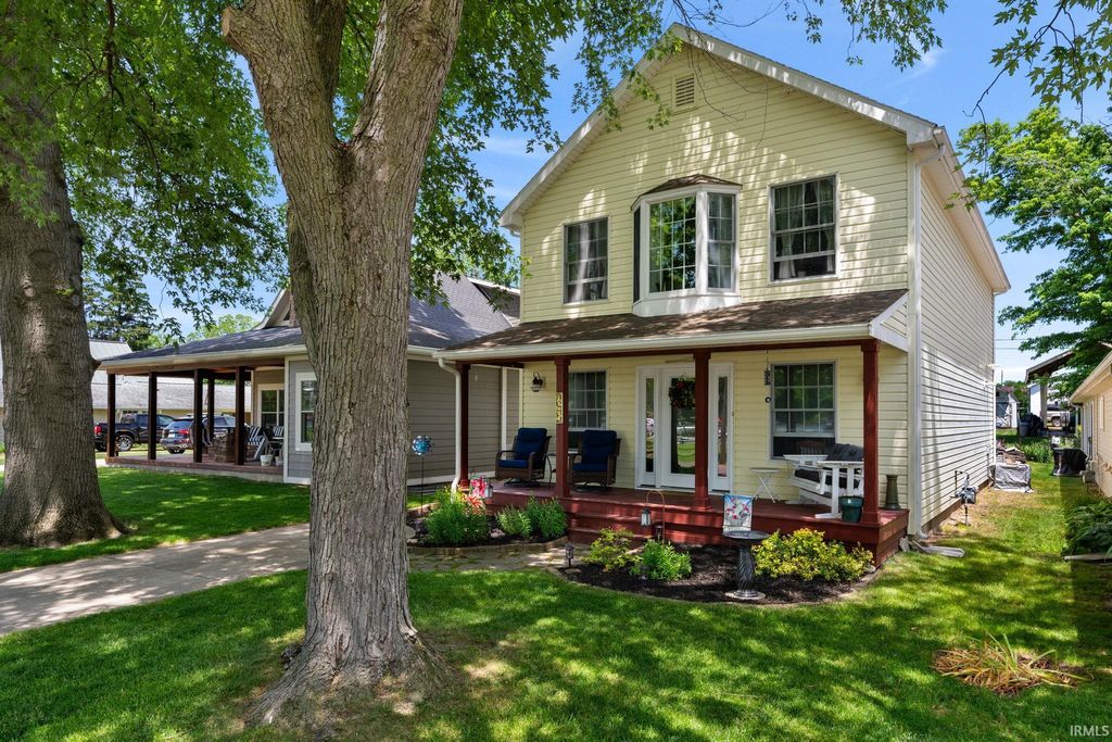 Photo of 12135 N Upper Lake Shore Dr, Monticello, IN 47960 (MLS # 202620927)