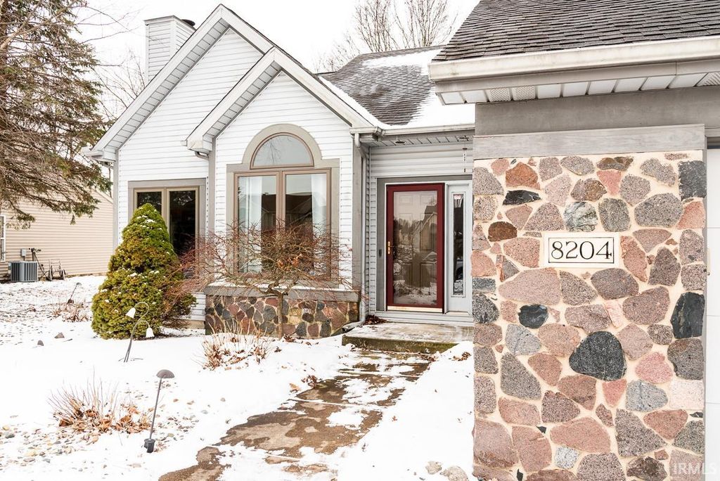 Photo of 8204 Meadow Hills Drive, Fort Wayne, IN 46835 (MLS # 202602994)