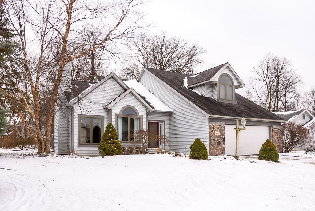 Photo of 8204 Meadow Hills Drive, Fort Wayne, IN 46835 (MLS # 202602994)