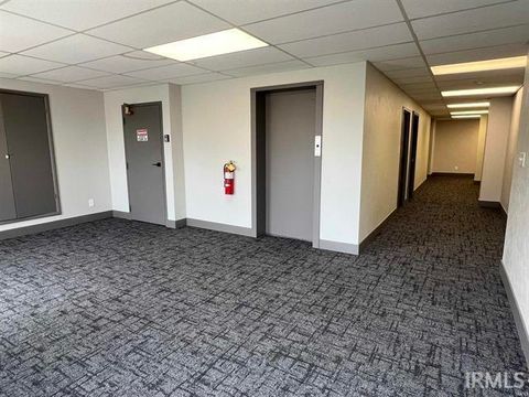 Tiny photo for 123 N Buckeye Street #Suite E, Kokomo, IN 46901 (MLS # 202601940)