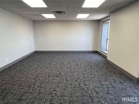 Tiny photo for 123 N Buckeye Street #Suite E, Kokomo, IN 46901 (MLS # 202601940)