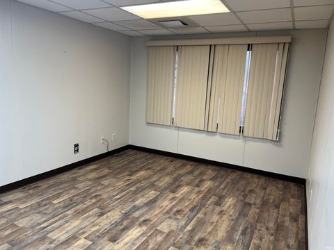 Tiny photo for 3804 Southland Avenue, Kokomo, IN 46902 (MLS # 202600495)