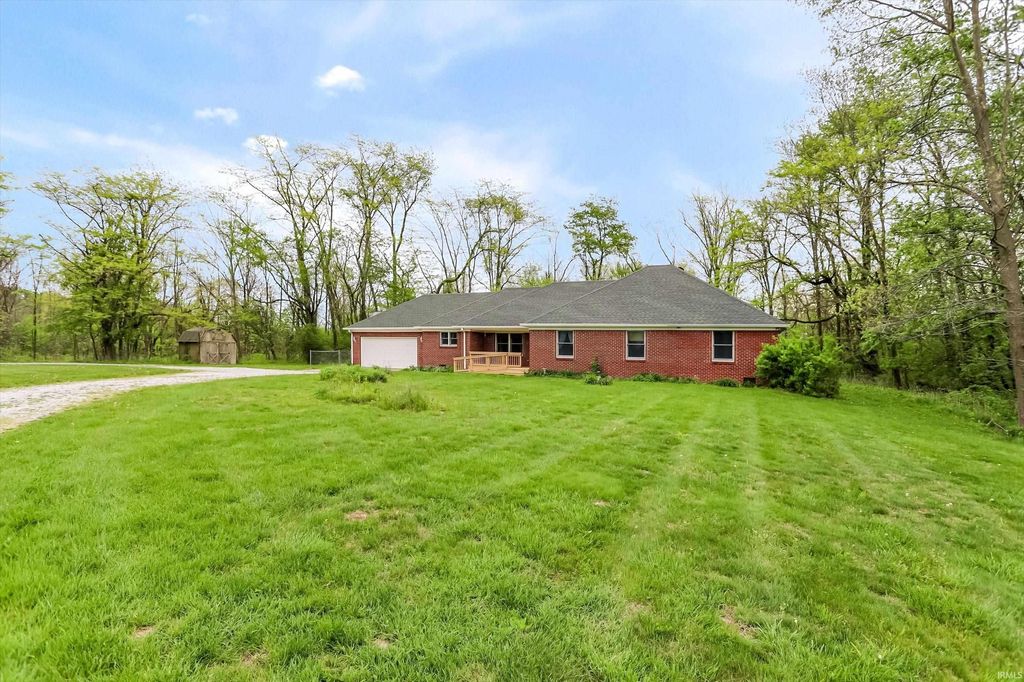 Photo of 4718 W Country Road #150, Danville, IN 46122 (MLS # 202615682)