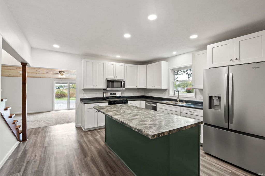 Photo of 1038 W 200 S, Warsaw, IN 46580 (MLS # 202542014)