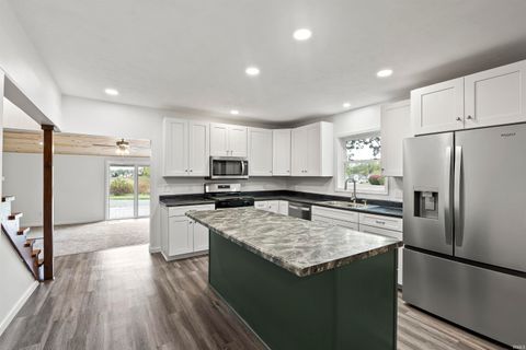 Photo of 1038 W 200 S, Warsaw, IN 46580 (MLS # 202542014)