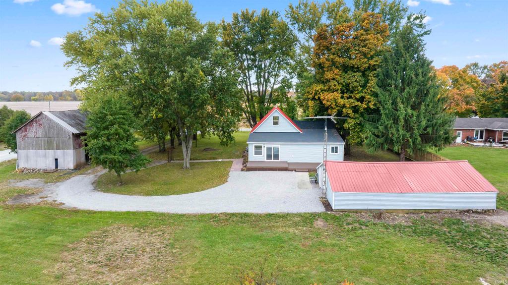 Photo of 1038 W 200 S, Warsaw, IN 46580 (MLS # 202542014)