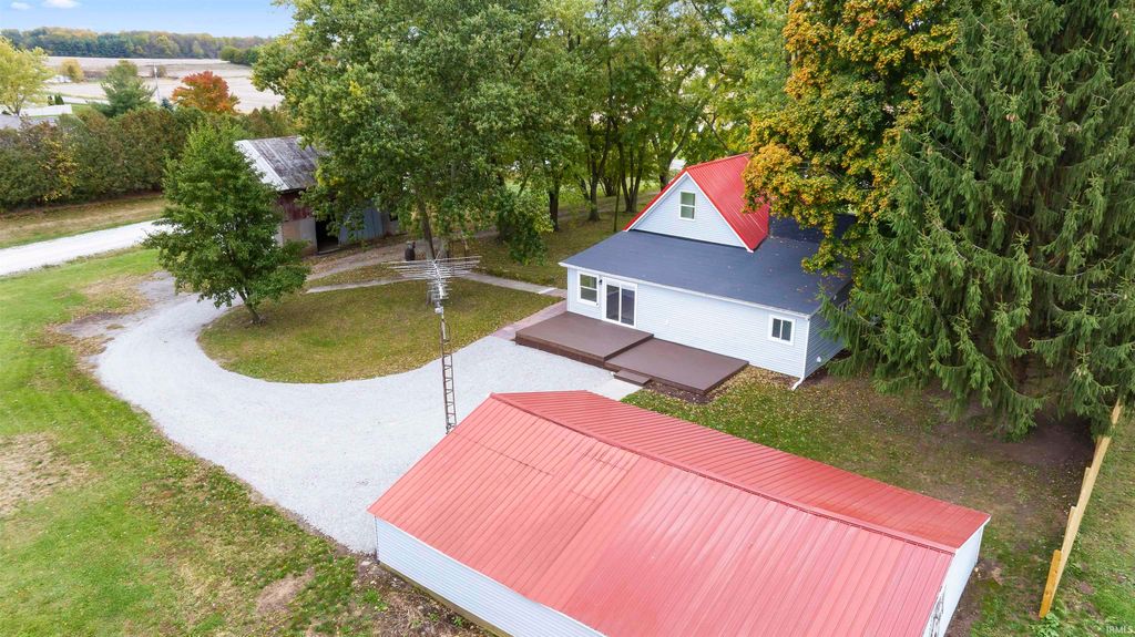 Photo of 1038 W 200 S, Warsaw, IN 46580 (MLS # 202542014)