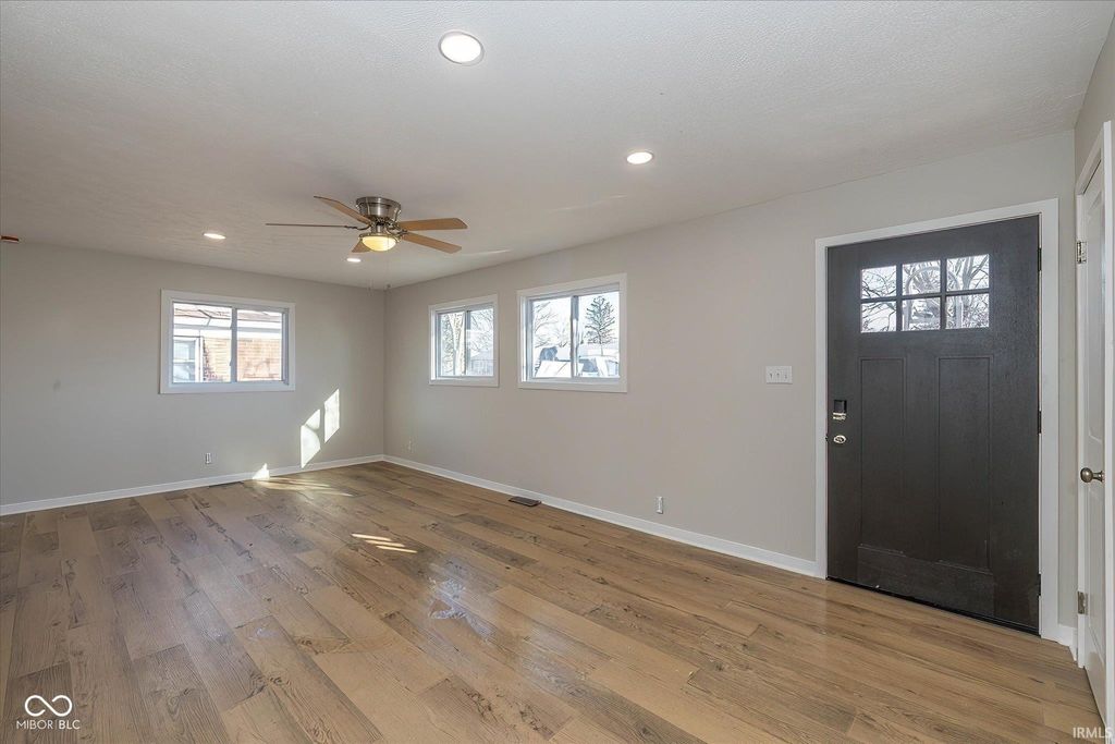 Photo of 1511 Southside Drive, Crawfordsville, IN 47933 (MLS # 202608363)