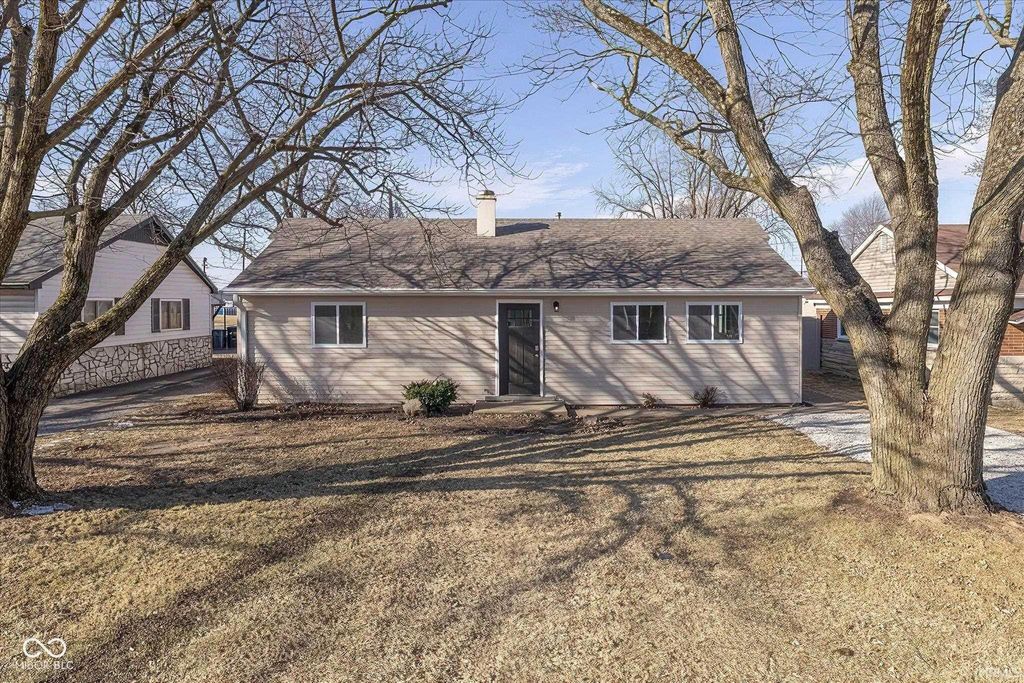 Photo of 1511 Southside Drive, Crawfordsville, IN 47933 (MLS # 202608363)